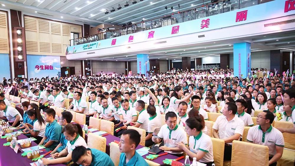 弘扬企业魅力，铸造企业品牌，川派家具企业苦练企业内功