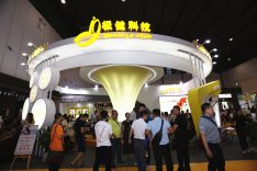 又一个百亿空白市场，极健按摩椅在成都展上被抢疯了！