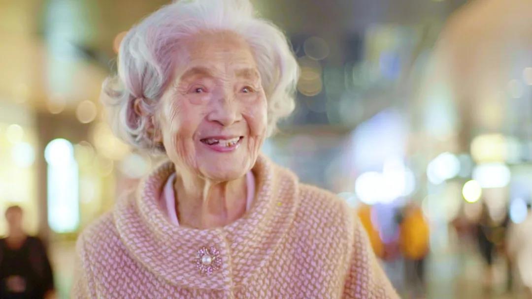 为爱焕新 | 坐拥700万粉丝，101岁网红奶奶的新家，掌上明珠安排