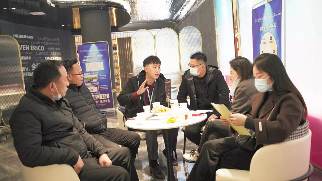 “纳享财富·瑞不可挡”皇庭丽兹家居全国招商财富峰会顺利举