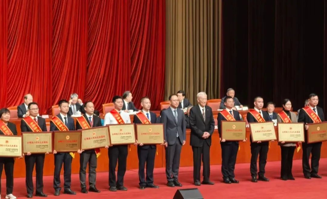 亚度荣获“全国轻工行业先进集体”称号，再添国家级荣誉！