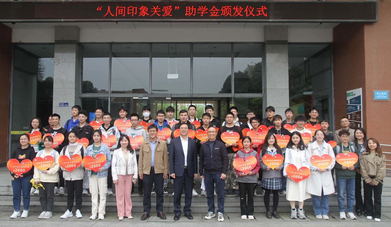 四川省家具进出口商会副会长蔡国辉荣膺“成都好人”榜！